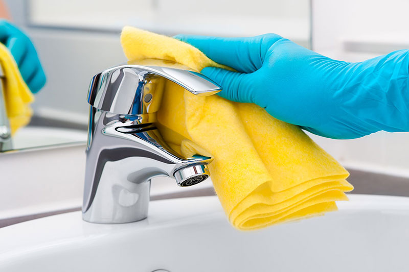 Read more about the article How to Clean Bathroom Taps In an Easy Way